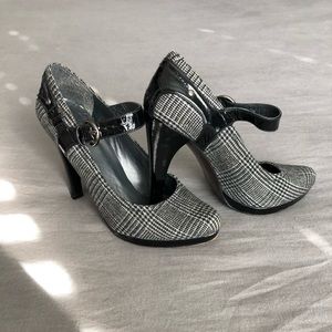 Stuart Weitzman Black Gray Plaid Woven Heel SZ 7